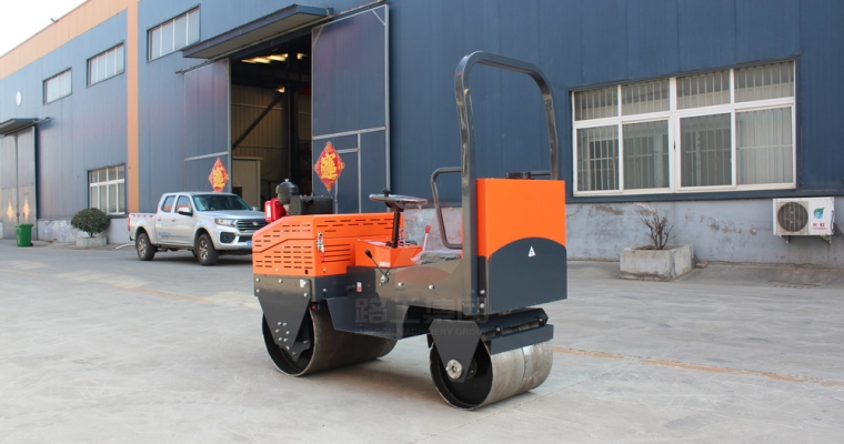 小型压路机在施事情业前应做好哪些准备事情？