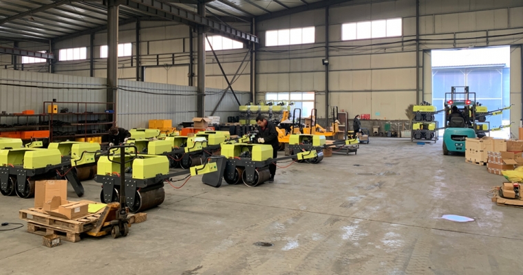 阳春三月,一批小型压路机出口外洋，去赴一场他国春暖花开!