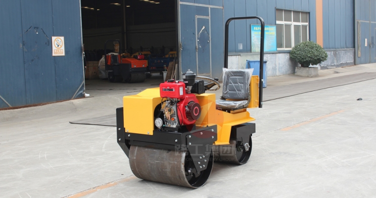 怎样有用保养小型压路机的机械传动系统呢？